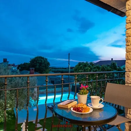 Pietra Comfortable Villa Galižana